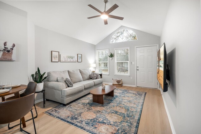 Building Photo - 420 Alpha St