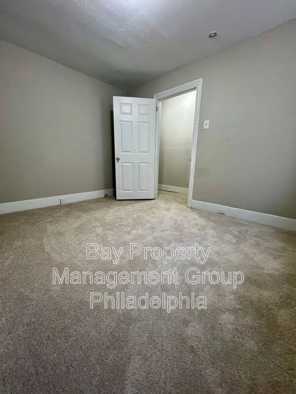 Building Photo - 613 Walnut St