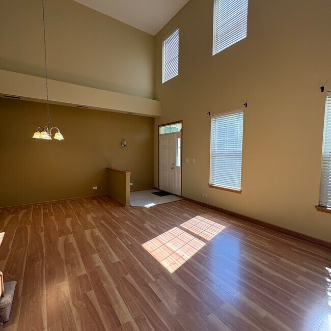 Building Photo - 2261 Barrington Dr E