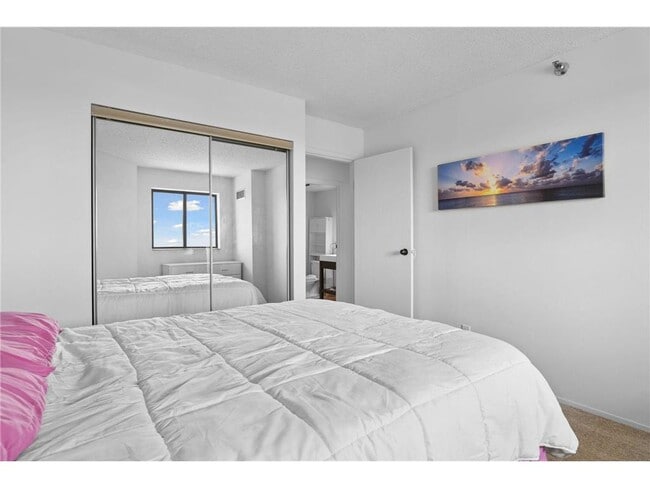 Building Photo - 78 10th St E