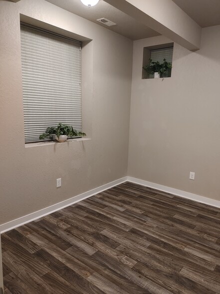 Building Photo - 1619 W Providence Ave