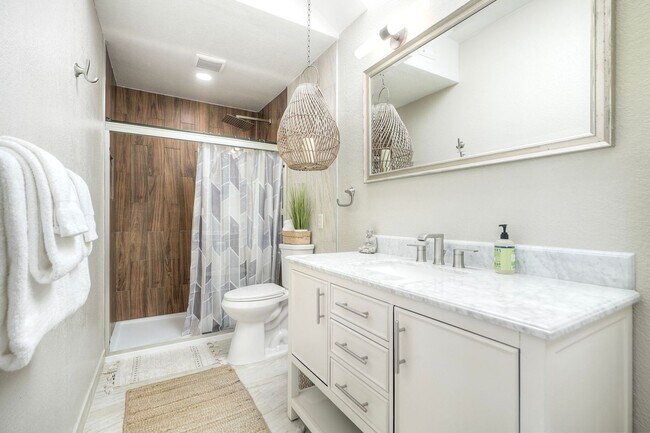 Building Photo - Furnished 2 bedroom in Carlsbad-Close to Beach
