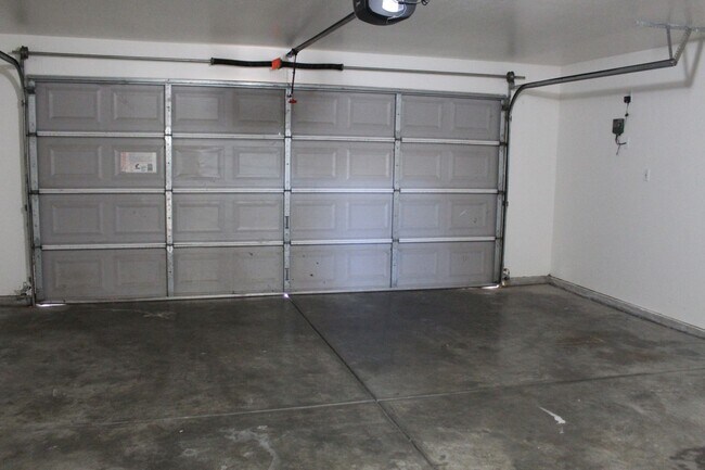 Building Photo - Silver Creek Home