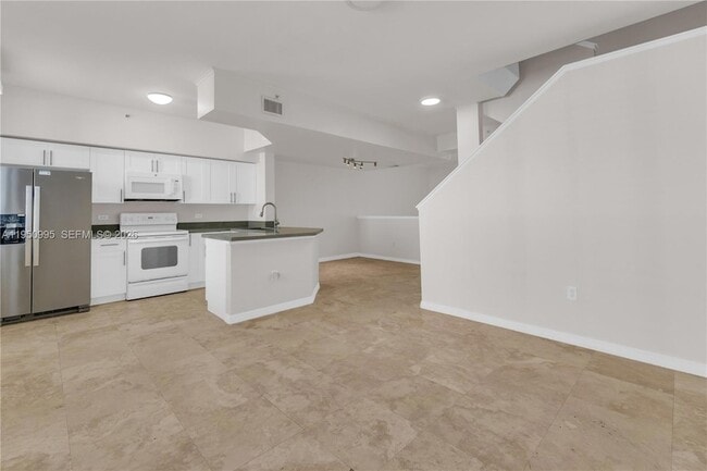 Building Photo - 2945 NE 185th St