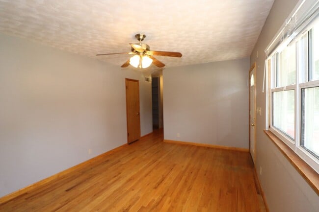 Building Photo - Spacious Home for rent!