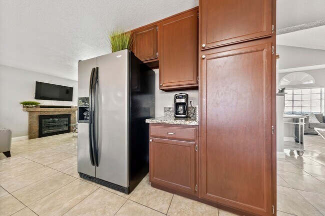Building Photo - Fully furnished gorgeous Silverado Ranch home!