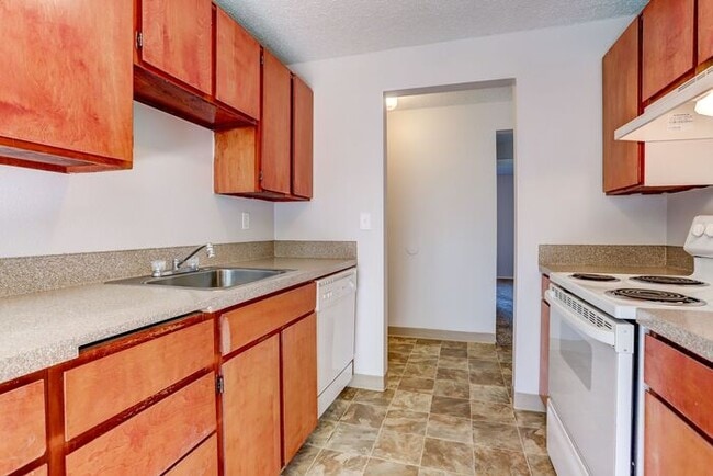 Building Photo - Remoduled 2x1 unit available Dec 1st!!