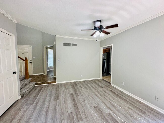 Building Photo - {10709}  Spacious Overland Park Duplex + T...