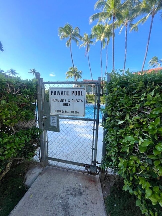 Building Photo - 2 Bed/ 2 Bath/ 2 Parking unit In Honolulu