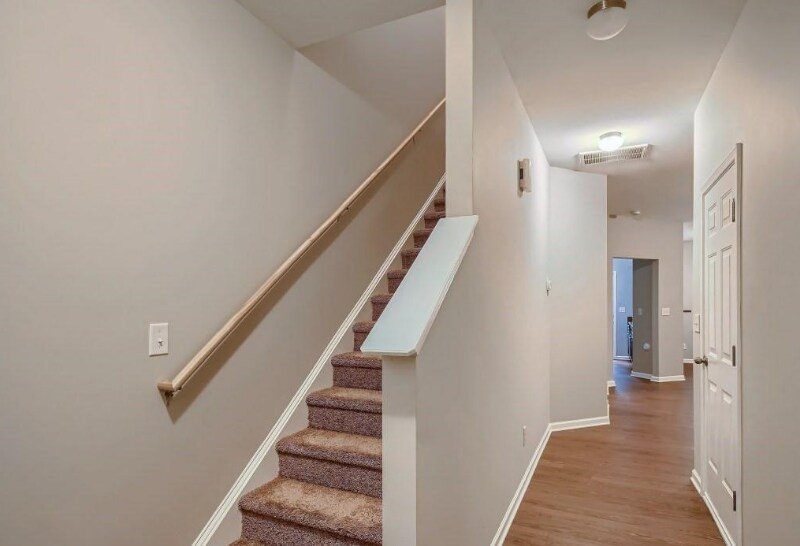 Building Photo - 4040 Queensbridge Rd