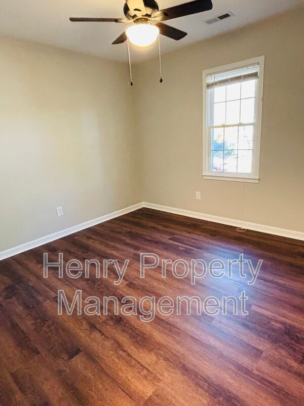 Building Photo - 903 Hampshire Ct