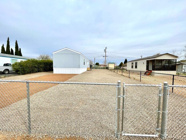 Building Photo - Great 2 Bedroom, 2 Bathroom Home!