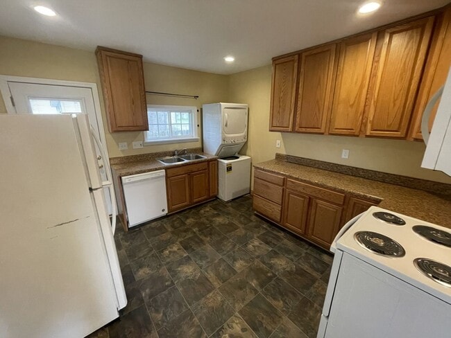 Building Photo - 2 Bd 1 Ba