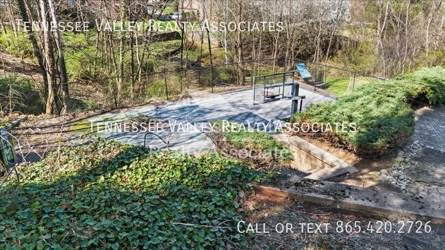 Building Photo - 821 Foxfield Ln