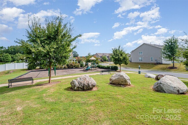 Building Photo - 1361 Rainier Dr