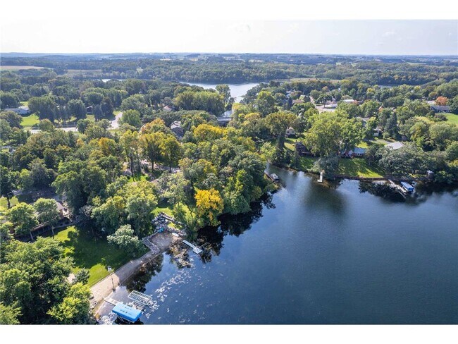 Building Photo - 1409 Hoot Lake Dr