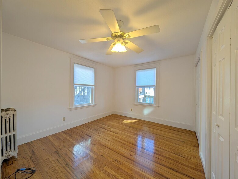 Building Photo - 119 Lowell St