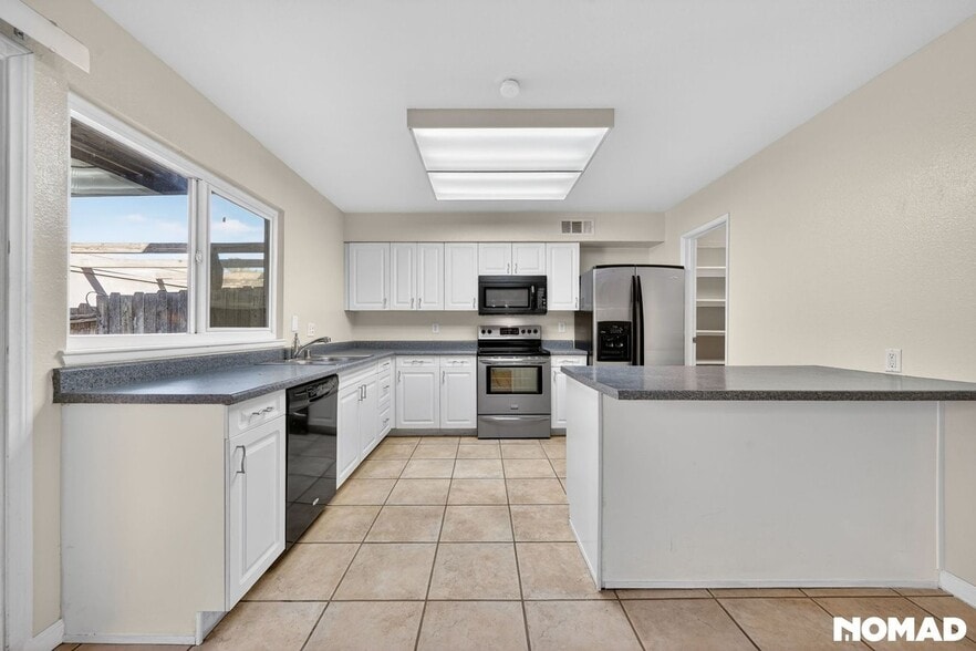 Building Photo - 4628 Michillinda Ln