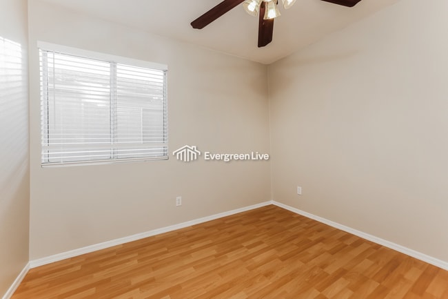 Building Photo - 2156 W Splitwood Pl