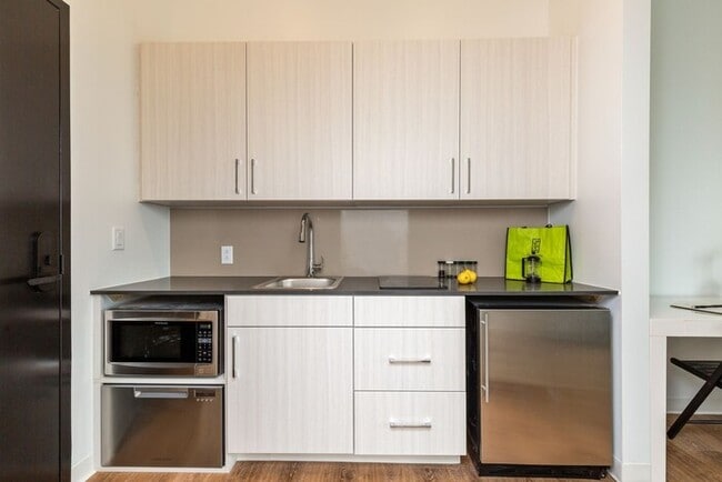 Building Photo - $1,130 | Studio Apartment - Fully Furnishe...