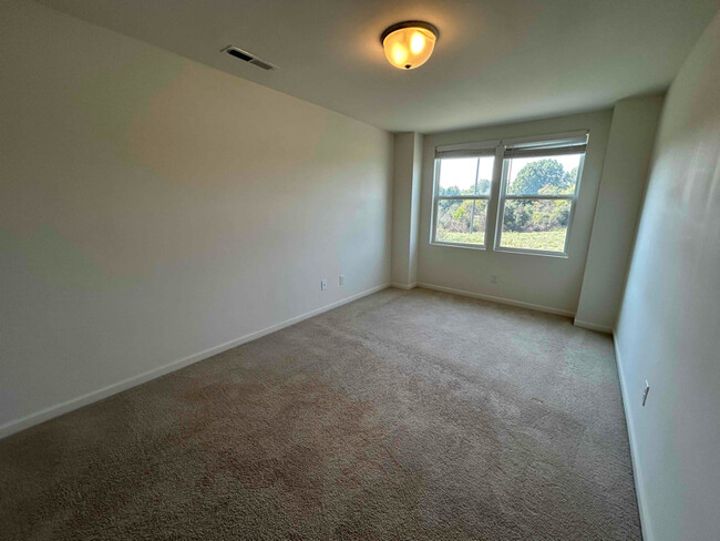 Building Photo - 112 Davenport Dr