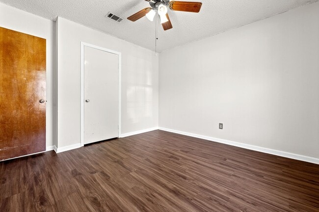 Building Photo - 3/2 Sherwood