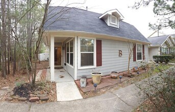 Building Photo - Hailey's Manor