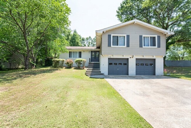 Building Photo - 725 Swamp Creek Dr