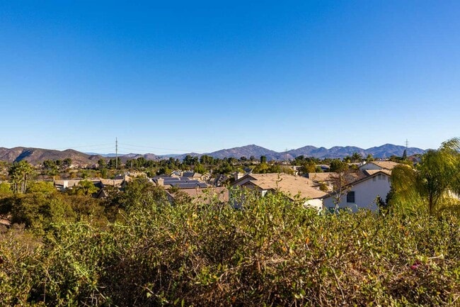 Building Photo - 3 bed, 2.5 bath DETACHED home in SCRIPPS RANCH