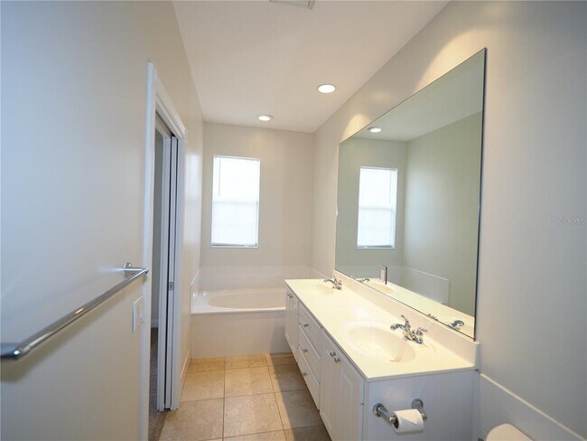 Building Photo - 5973 Giardino Ln