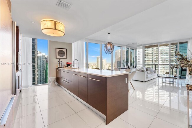 Building Photo - 475 Brickell Ave