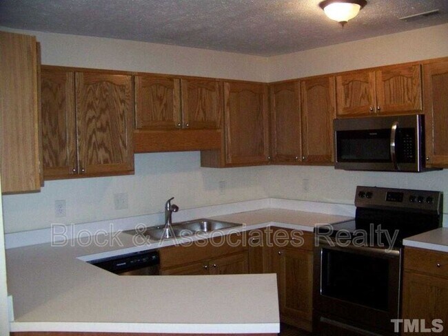 Building Photo - 3351 Galleria Dr