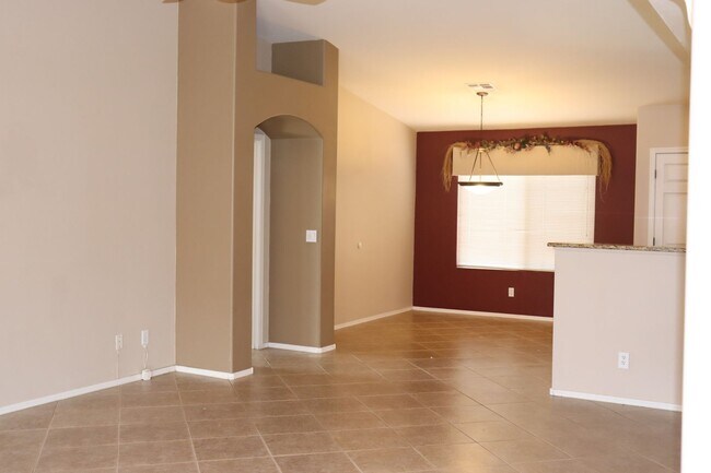 Building Photo - 4943 W Rosebay Dr
