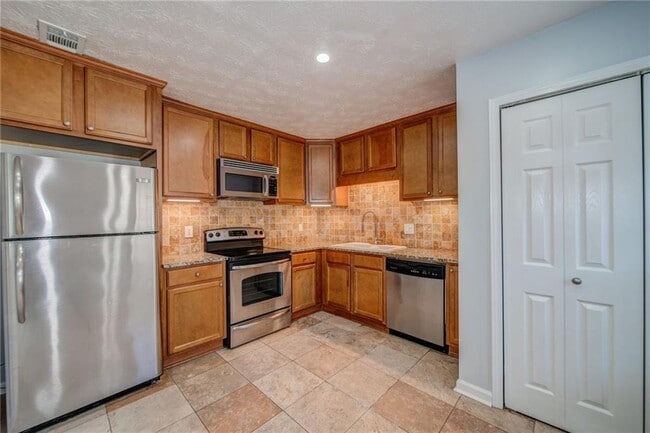 Building Photo - 280 Winding River Dr