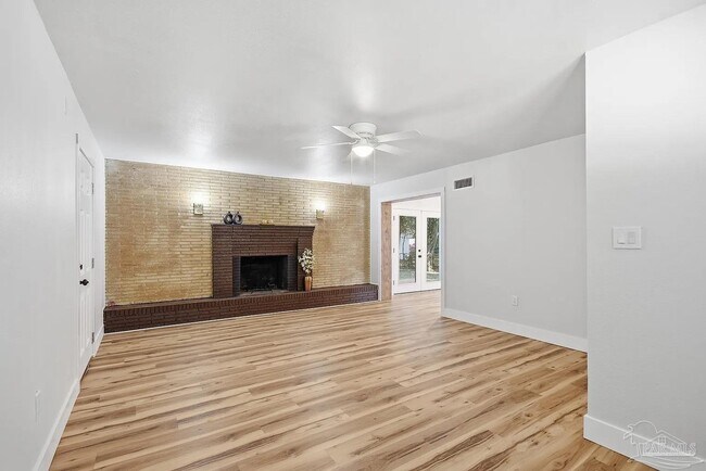 Building Photo - 522 S Edgewood Cir