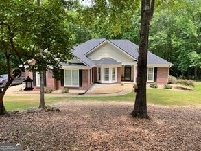 Building Photo - 453 Saddlebrook Trail