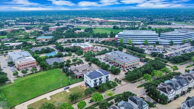 Building Photo - 1135 Lake Pointe Pkwy