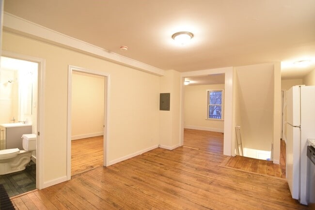 Building Photo - 20 11th St