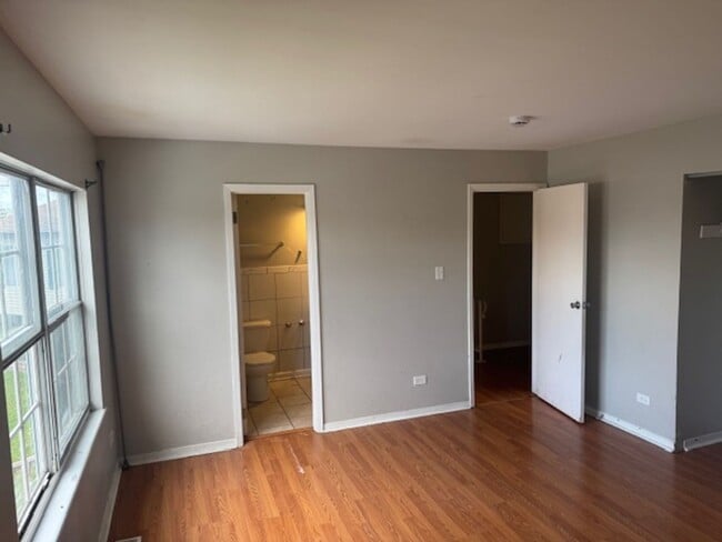 Building Photo - Available Now – 4 Bed, 2 Bath