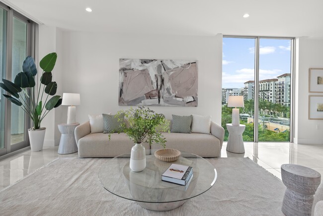 Building Photo - 475 E Royal Palm Rd