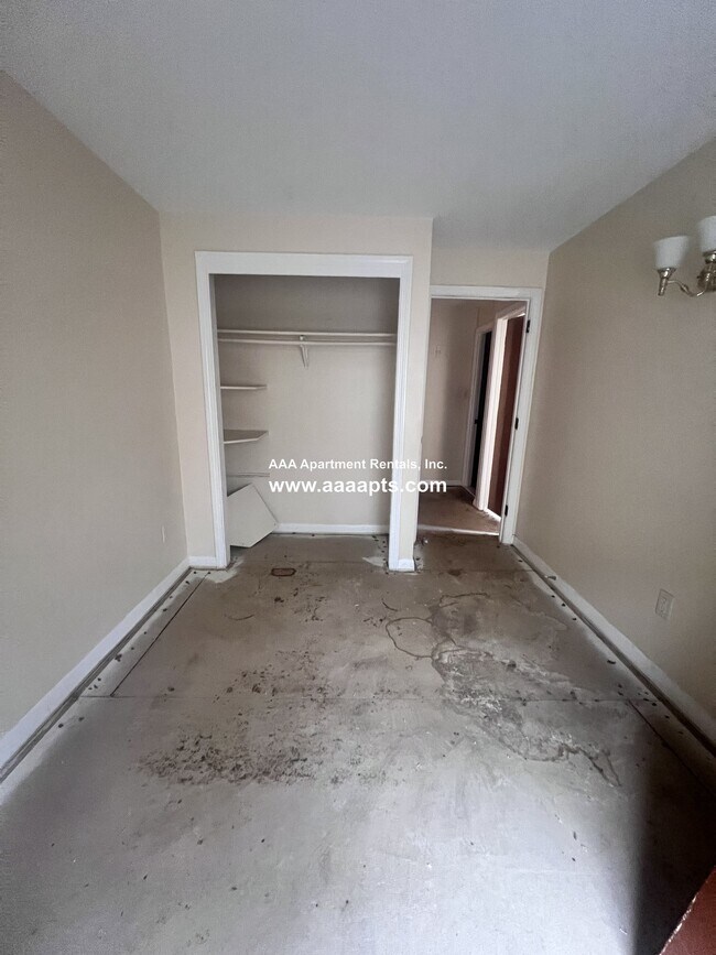 Building Photo - 426 Pleasant St