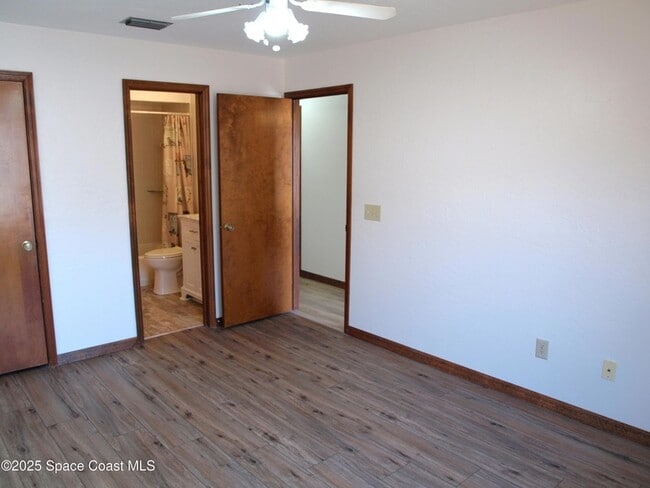 Building Photo - 9015 Wedgewood Pl