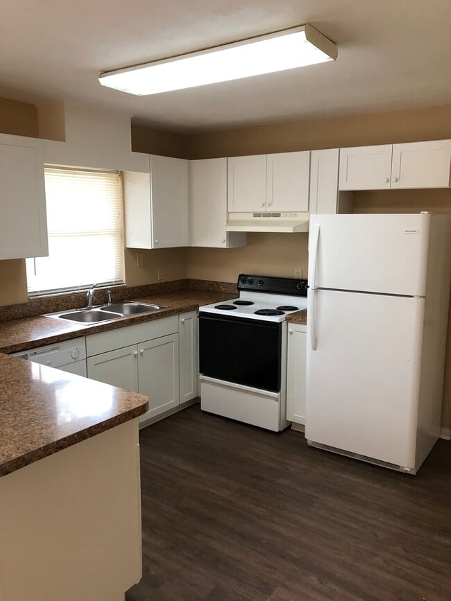 Building Photo - Great Family Home