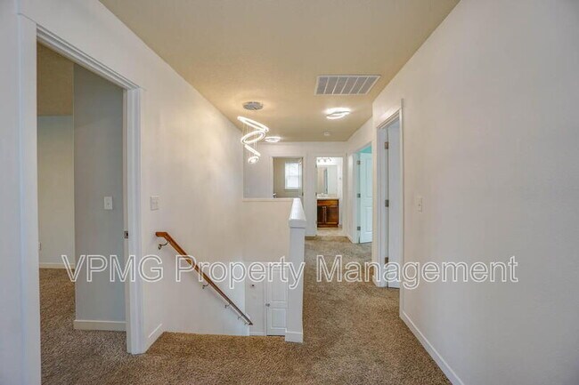 Building Photo - 5941 NE 48th St