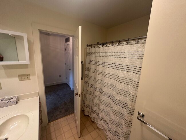Building Photo - 579 Sagamore Ave