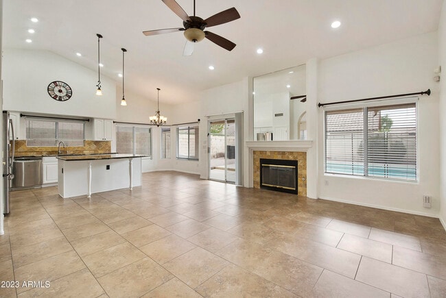 Building Photo - 4611 E Fernwood Ct