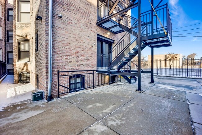 Building Photo - 4911 S Calumet Ave