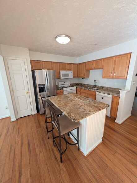 Building Photo - 2450 Ivy Landing Way
