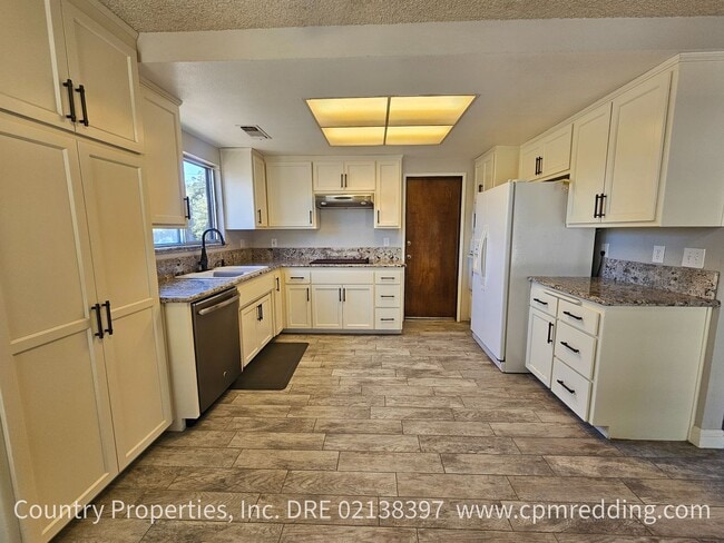 Building Photo - 12183 Dry Creek Rd