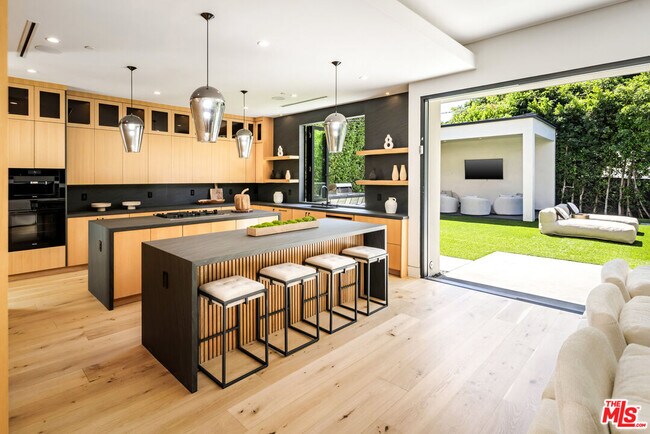 Building Photo - 14822 Hesby St